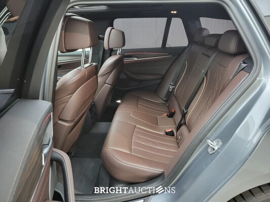 BMW 520i 5-serie Touring Business Edition Plus 184pk 2023 (Origineel-NL) 5-Serie, S-218-VX