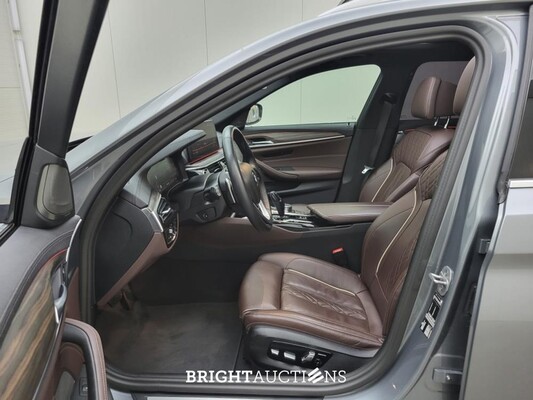 BMW 520i 5-serie Touring Business Edition Plus 184pk 2023 (Origineel-NL) 5-Serie, S-218-VX