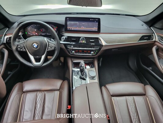 BMW 520i 5-serie Touring Business Edition Plus 184pk 2023 (Origineel-NL) 5-Serie, S-218-VX