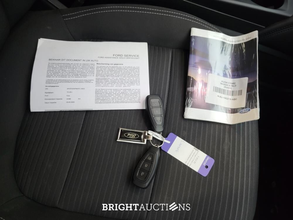 Ford Kuga PHEV Titanium 2.5 261pk 2023 (Origineel-NL), T-012-PJ