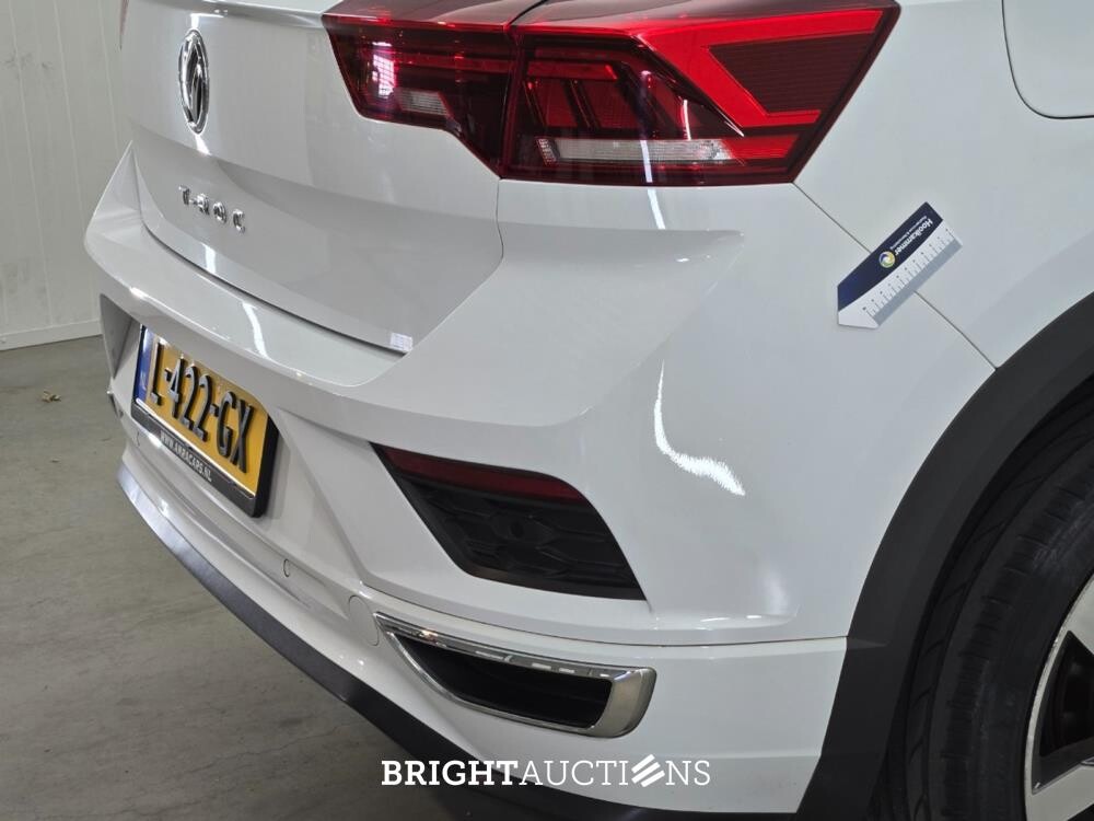 Volkswagen T-Roc Sport Business R 1.5 TSI 150pk 2019, L-422-GX