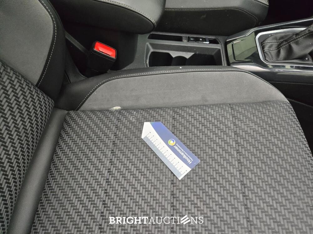 Volkswagen T-Roc Sport Business R 1.5 TSI 150pk 2019, L-422-GX