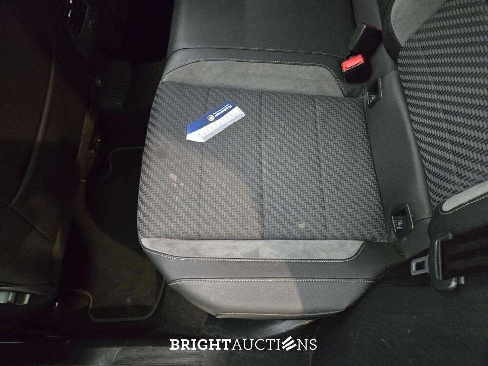 Volkswagen T-Roc Sport Business R 1.5 TSI 150pk 2019, L-422-GX