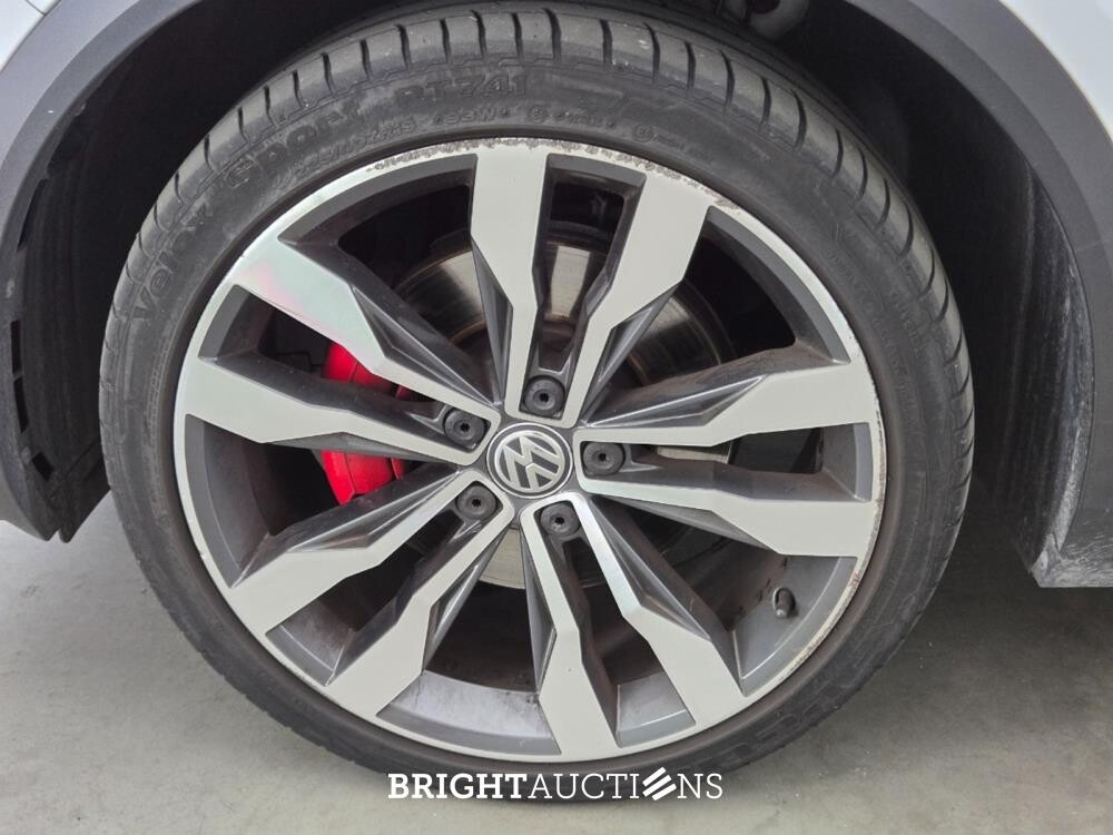 Volkswagen T-Roc Sport Business R 1.5 TSI 150pk 2019, L-422-GX