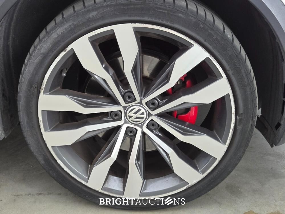 Volkswagen T-Roc Sport Business R 1.5 TSI 150pk 2019, L-422-GX