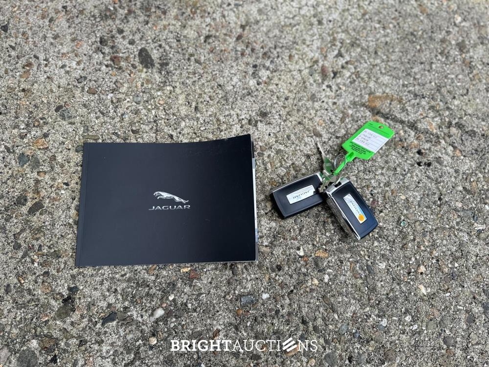 Jaguar F-PACE P400e PHEV R-Dynamic S 2.0 404pk 2021, R-154-VJ