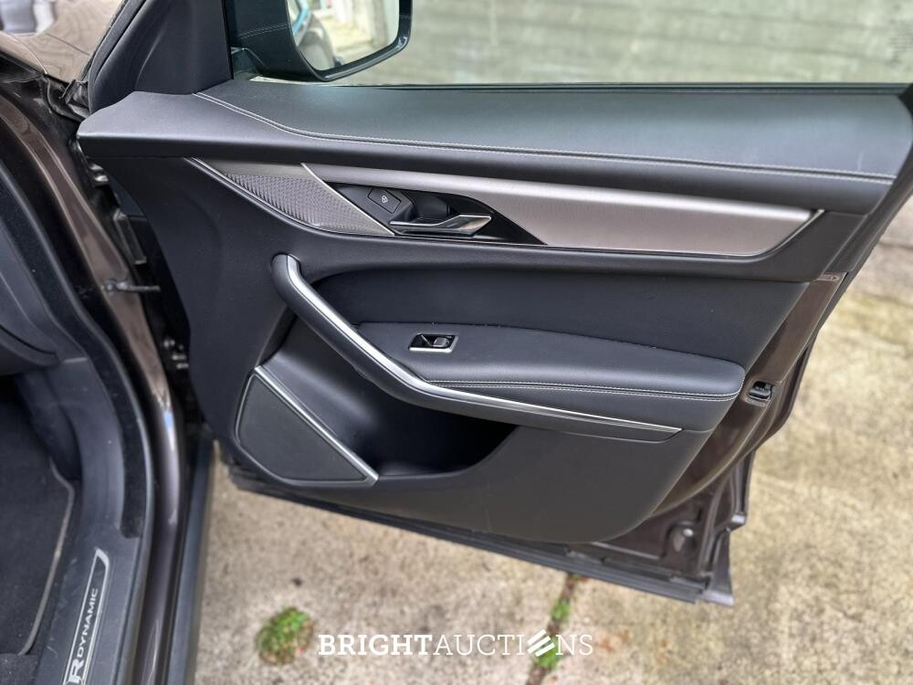 Jaguar F-PACE P400e PHEV R-Dynamic S 2.0 404pk 2021, R-154-VJ