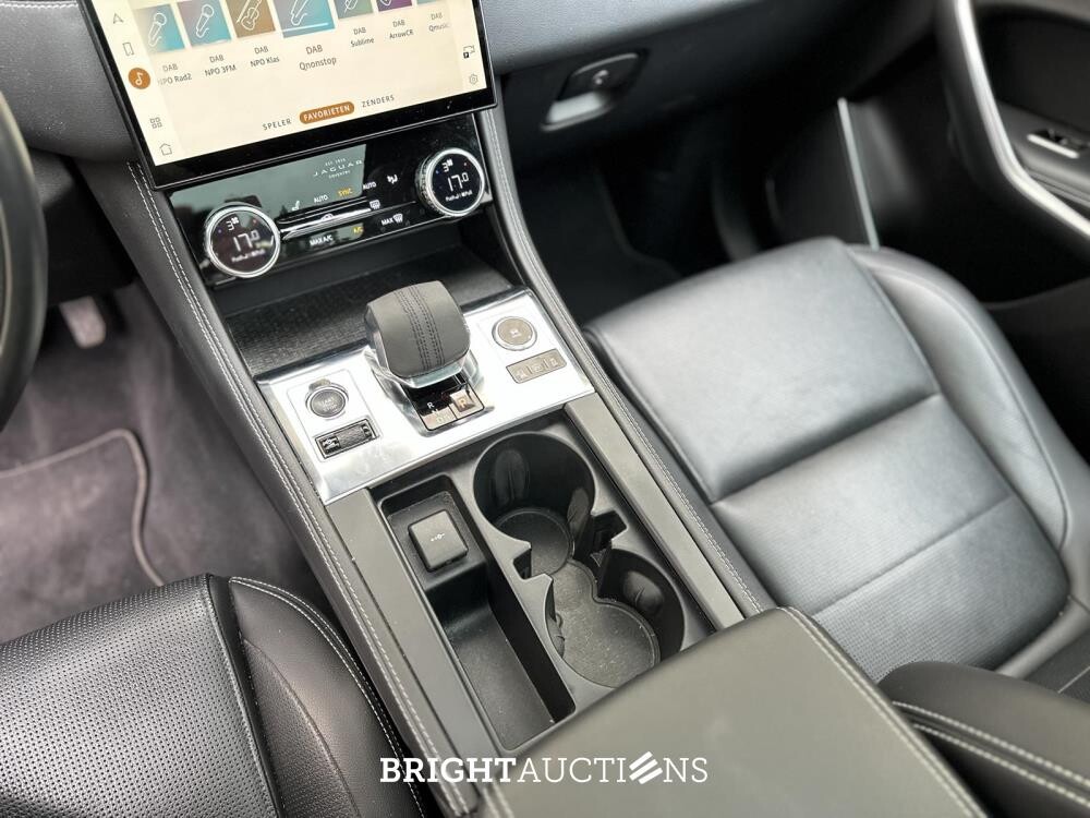 Jaguar F-PACE P400e PHEV R-Dynamic S 2.0 404pk 2021, R-154-VJ