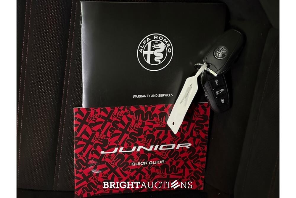 Alfa Romeo Junior Elettrica Veloce 54 kWh 281pk 2025 (Origineel-NL), JLX-71-H