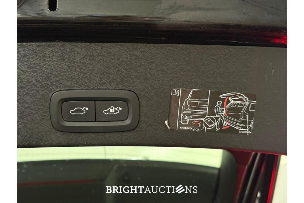 Volvo XC40 Recharge P8 R-Design AWD 408pk 2021 (Origineel-NL), L-682-DV