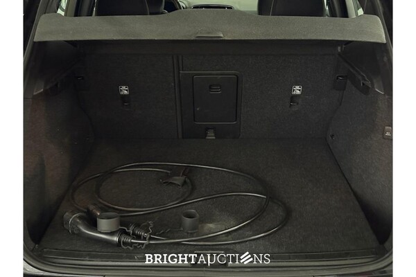 Volvo XC40 Recharge P8 R-Design AWD 408pk 2021 (Origineel-NL), L-682-DV
