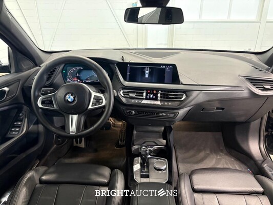 BMW 118i 1-serie Executive Edition 140pk 2020 (Origineel-NL) 1-Serie, H-604-DT