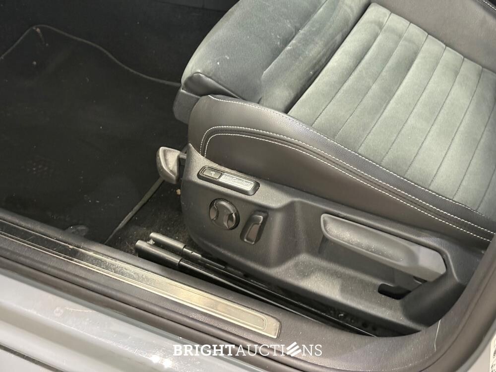 Volkswagen Passat Variant R-Line Business 1.5 TSI 150pk 2022, S-017-JD
