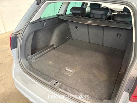 Volkswagen Passat Variant R-Line Business 1.5 TSI 150pk 2022, S-017-JD