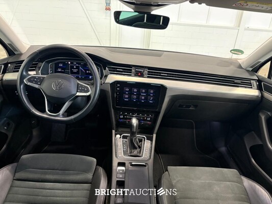 Volkswagen Passat Variant R-Line Business 1.5 TSI 150pk 2022, S-017-JD