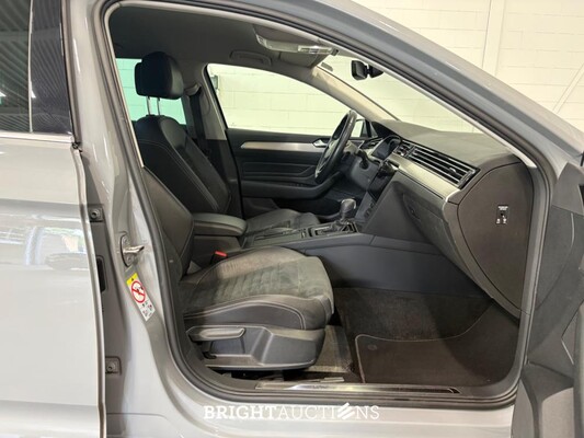 Volkswagen Passat Variant R-Line Business 1.5 TSI 150pk 2022, S-017-JD