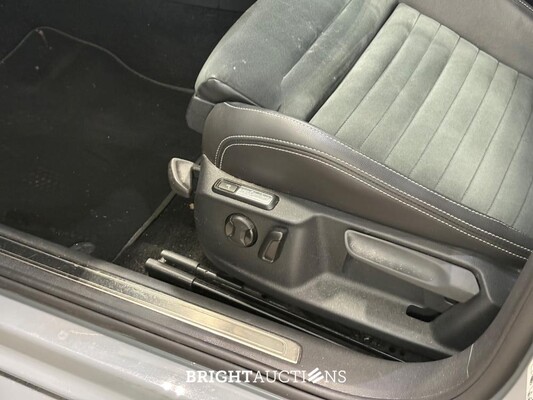 Volkswagen Passat Variant R-Line Business 1.5 TSI 150pk 2022, S-017-JD