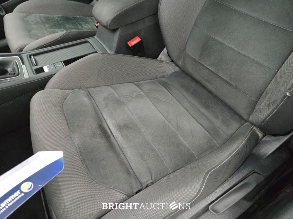 Volkswagen Golf Variant Highline Business R 1.6 TDI 116pk 2017 (Origineel-NL), RB-044-B