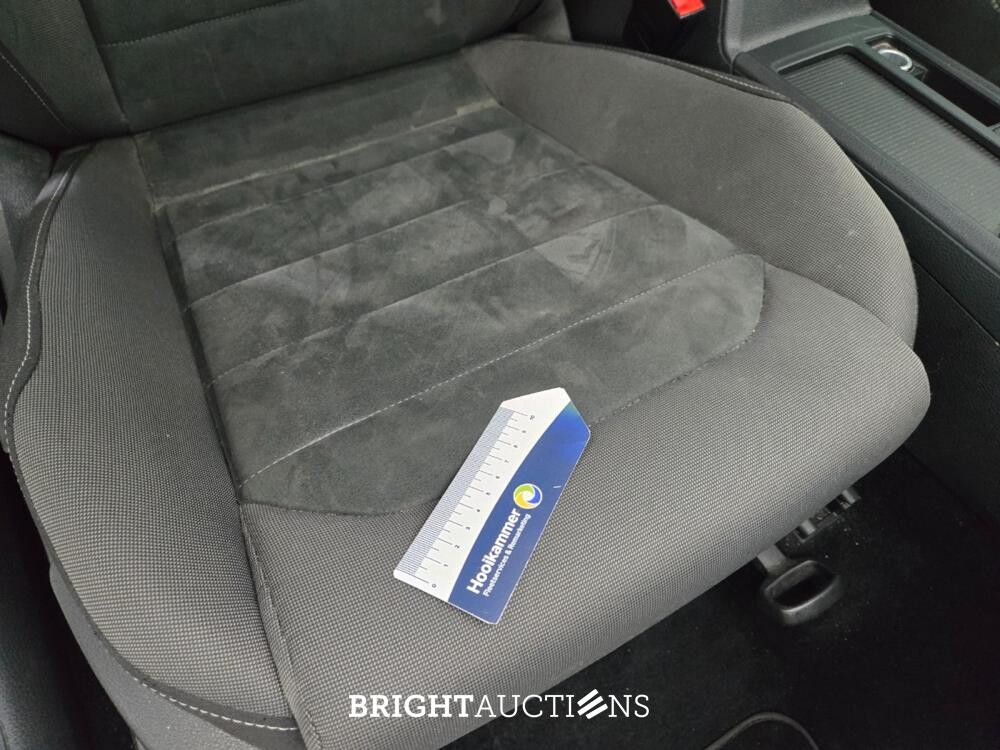 Volkswagen Golf Variant Highline Business R 1.6 TDI 116pk 2017 (Origineel-NL), RB-044-B
