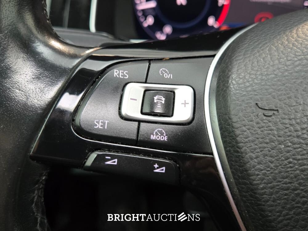 Volkswagen Golf Highline Business R 1.4 TSI 150pk 2017, XD-235-D