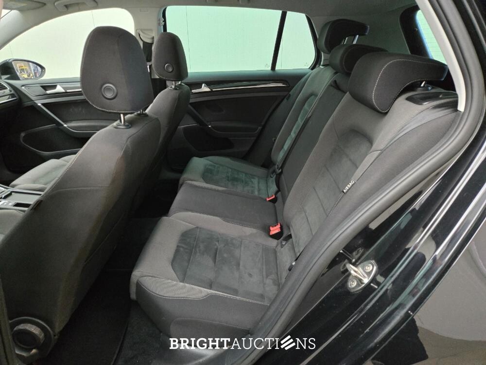 Volkswagen Golf Highline Business R 1.4 TSI 150pk 2017, XD-235-D