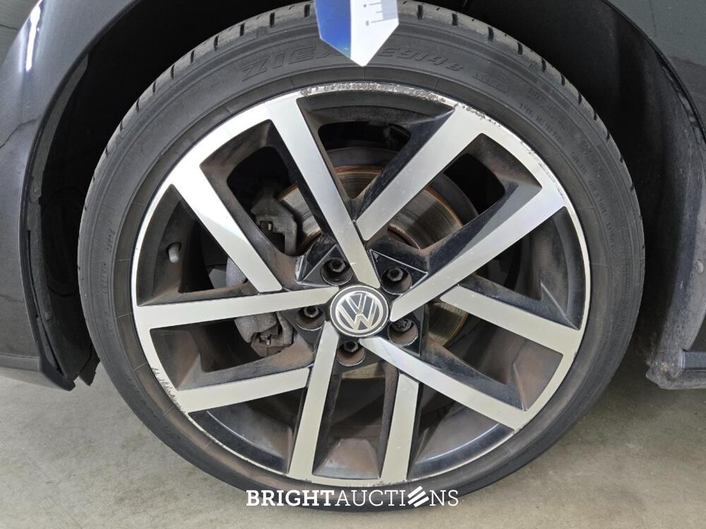Volkswagen Golf Highline Business R 1.4 TSI 150pk 2017, XD-235-D