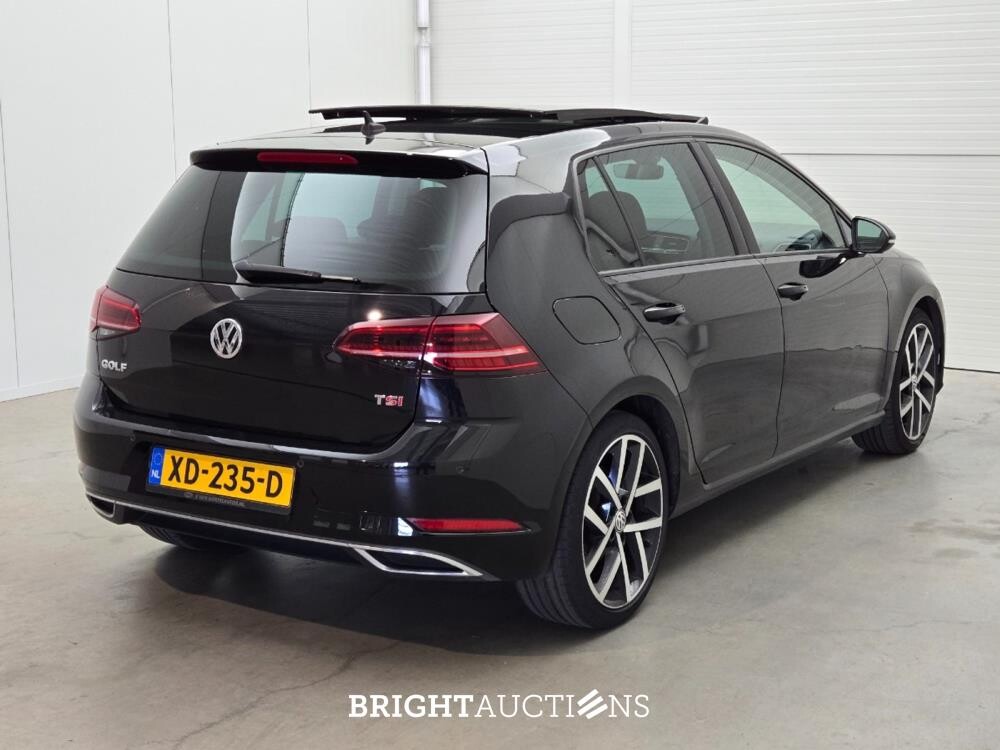 Volkswagen Golf Highline Business R 1.4 TSI 150pk 2017, XD-235-D
