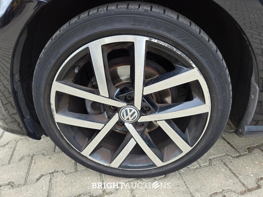 Volkswagen Golf Highline Business R 1.4 TSI 150pk 2017, XD-235-D
