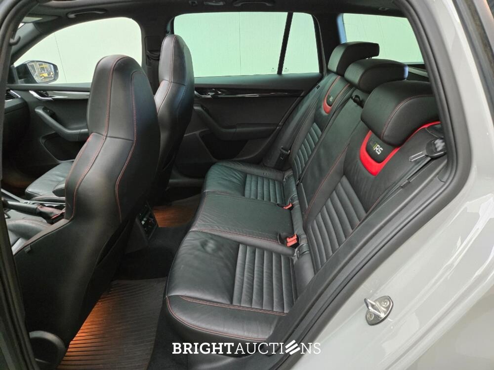 Škoda Octavia Combi RS Business 2.0 TSI 230pk 2016, X-330-DT