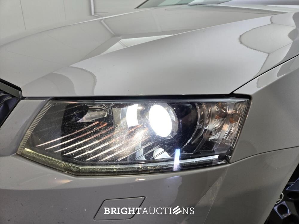 Škoda Octavia Combi RS Business 2.0 TSI 230pk 2016, X-330-DT