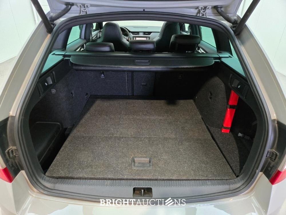 Škoda Octavia Combi RS Business 2.0 TSI 230pk 2016, X-330-DT