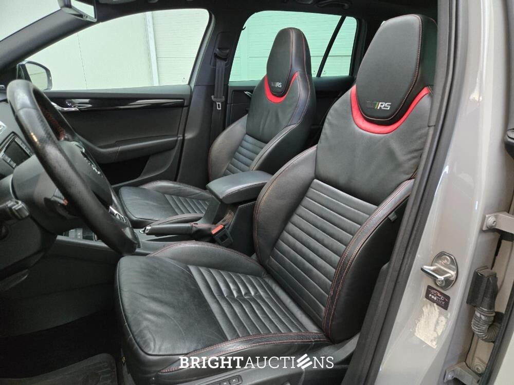 Škoda Octavia Combi RS Business 2.0 TSI 230pk 2016, X-330-DT