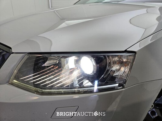 Škoda Octavia Combi RS Business 2.0 TSI 230pk 2016, X-330-DT