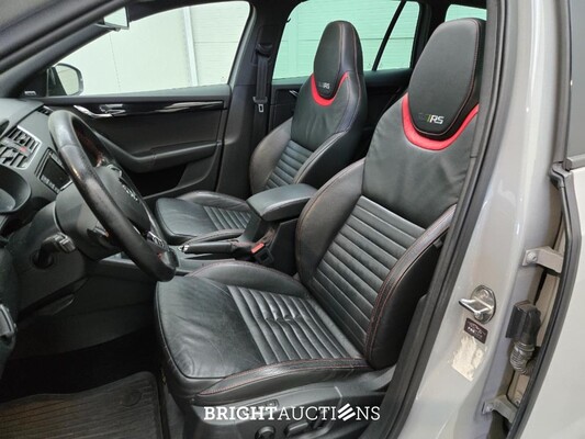 Škoda Octavia Combi RS Business 2.0 TSI 230pk 2016, X-330-DT