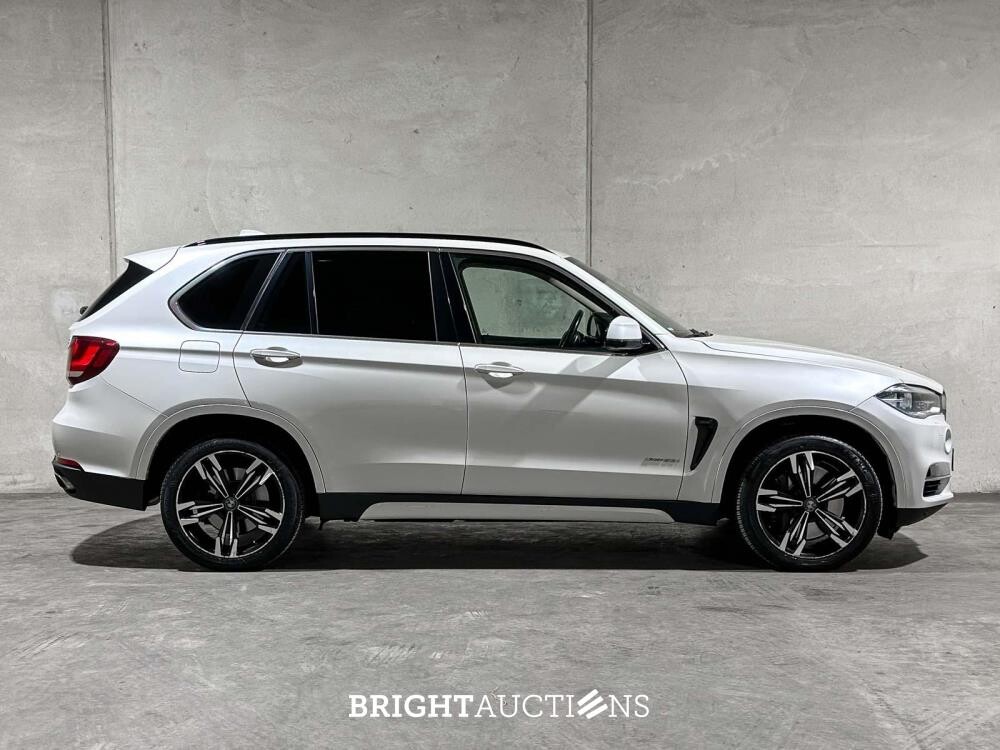 BMW X5 xDrive50i 4.4 V8 High Executive 449pk 2014, J-094-RR