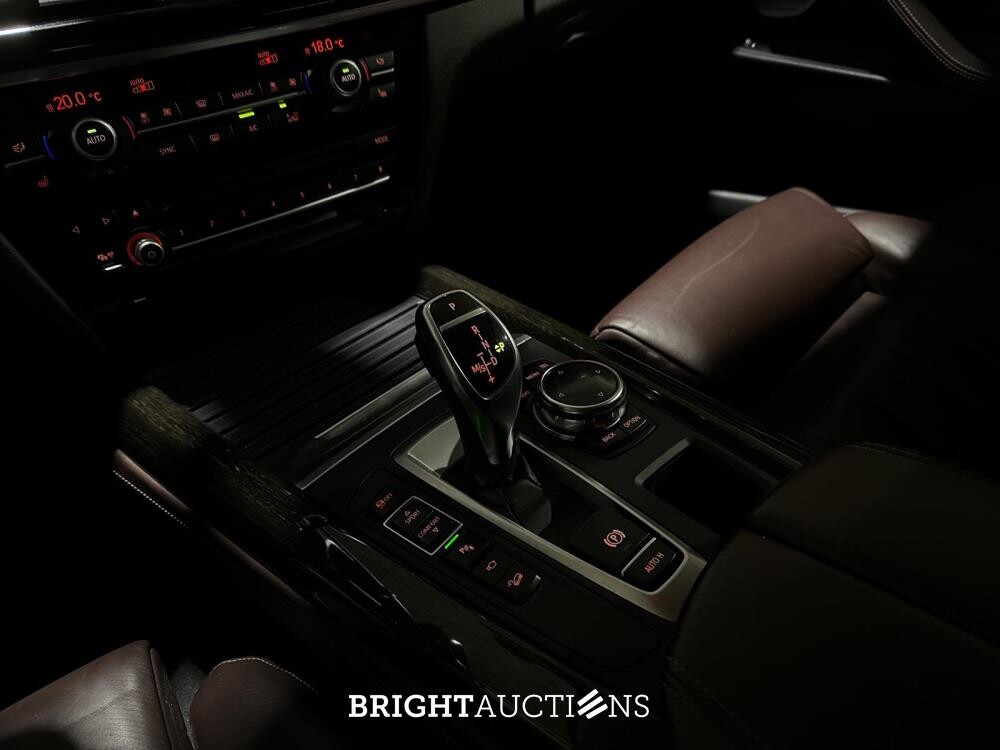 BMW X5 xDrive50i 4.4 V8 High Executive 449pk 2014, J-094-RR