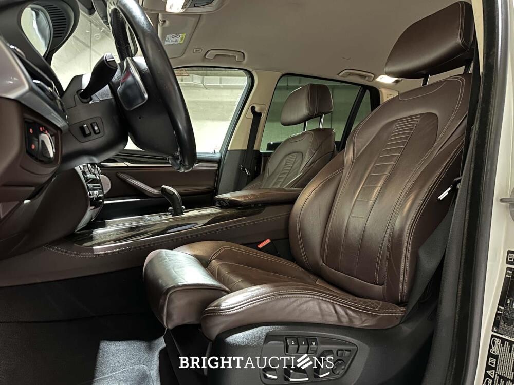 BMW X5 xDrive50i 4.4 V8 High Executive 449pk 2014, J-094-RR