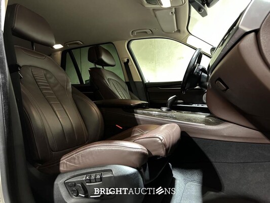 BMW X5 xDrive50i 4.4 V8 High Executive 449pk 2014, J-094-RR