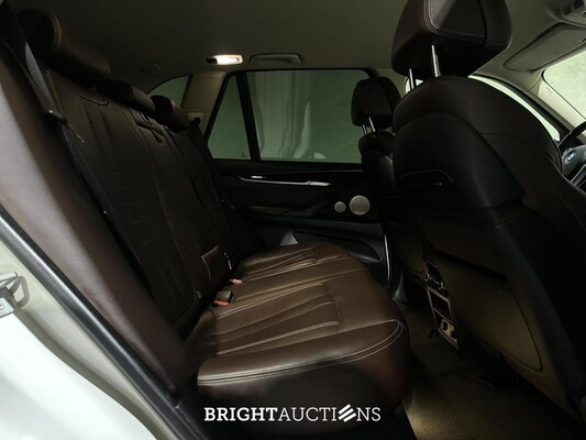 BMW X5 xDrive50i 4.4 V8 High Executive 449pk 2014, J-094-RR