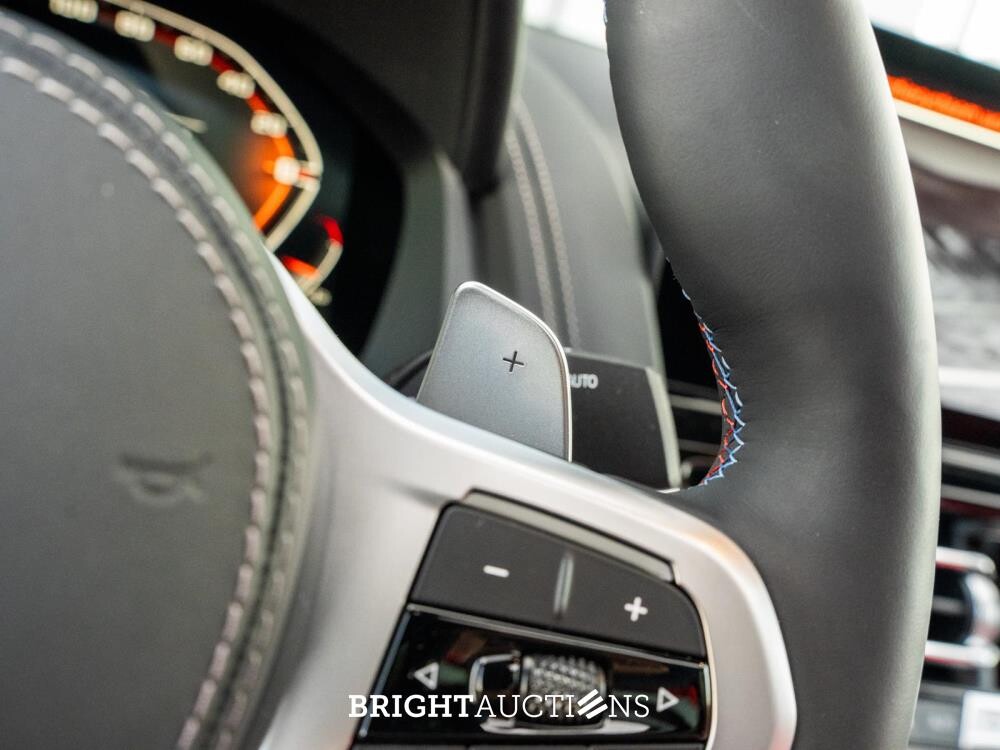 BMW M850i Gran Coupé 4.4 V8 xDrive -The 8 X Jeff Koons- M-Performance 530pk 2023 (1 van 99) (NEW) 8-Serie (Origineel-NL + 1e Eigenaar), X-004-JB