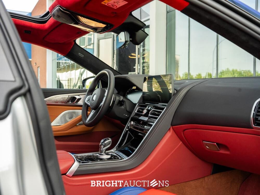 BMW M850i Gran Coupé 4.4 V8 xDrive -The 8 X Jeff Koons- M-Performance 530pk 2023 (1 van 99) (NEW) 8-Serie (Origineel-NL + 1e Eigenaar), X-004-JB