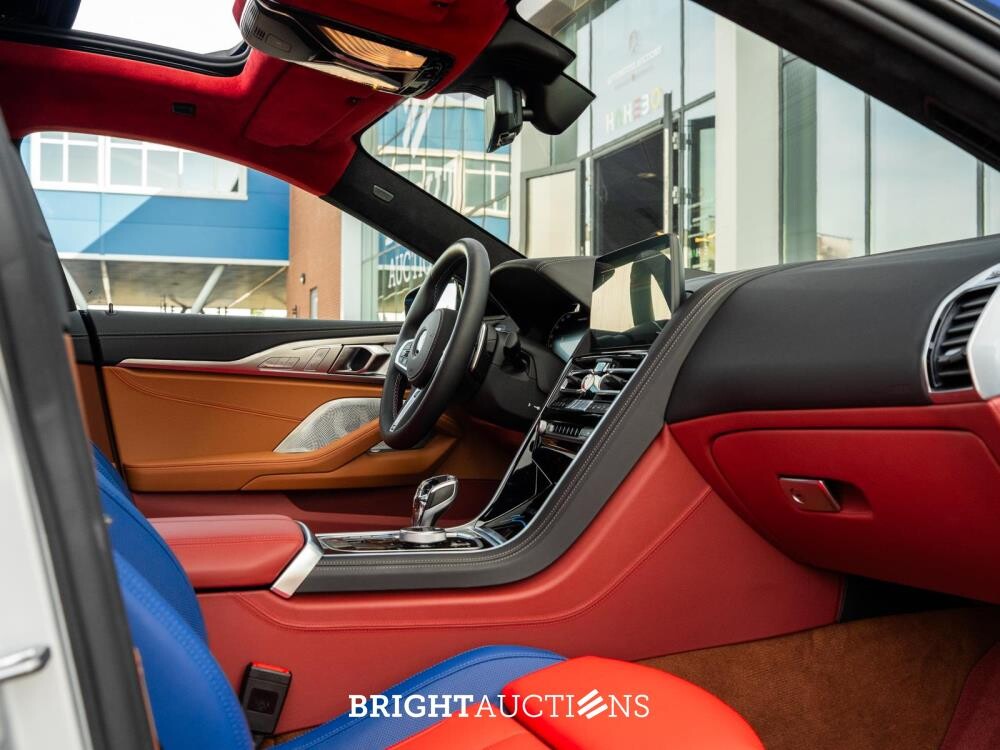 BMW M850i Gran Coupé 4.4 V8 xDrive -The 8 X Jeff Koons- M-Performance 530pk 2023 (1 van 99) (NEW) 8-Serie (Origineel-NL + 1e Eigenaar), X-004-JB