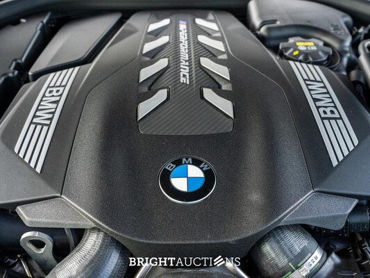 BMW M850i Gran Coupé 4.4 V8 xDrive -The 8 X Jeff Koons- M-Performance 530pk 2023 (1 van 99) (NEW) 8-Serie (Origineel-NL + 1e Eigenaar), X-004-JB
