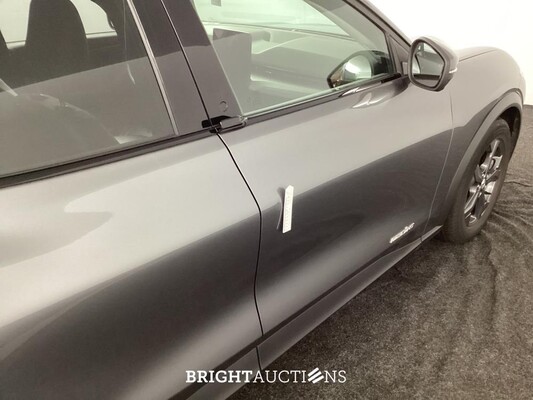 Ford Mustang Mach-E RWD 75 kWh 258pk 2021 (Origineel-NL), L-327-HK