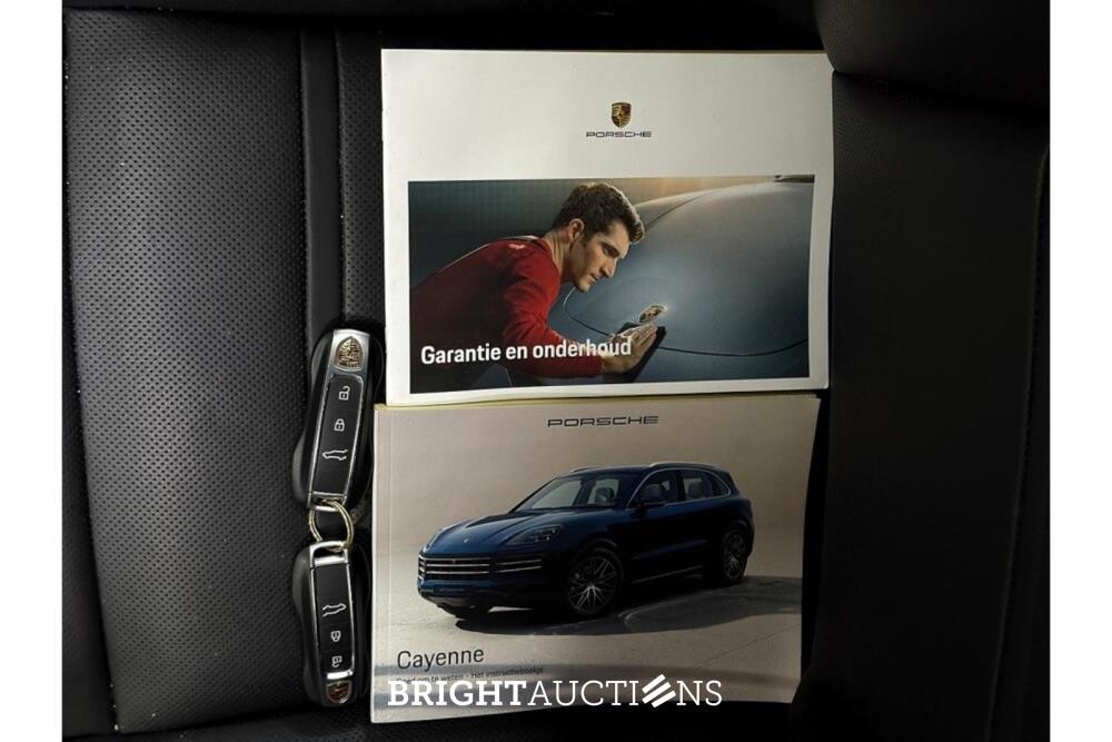 Porsche Cayenne E-Hybrid 3.0 481pk 2024 (Origineel-NL), Z-644-HB