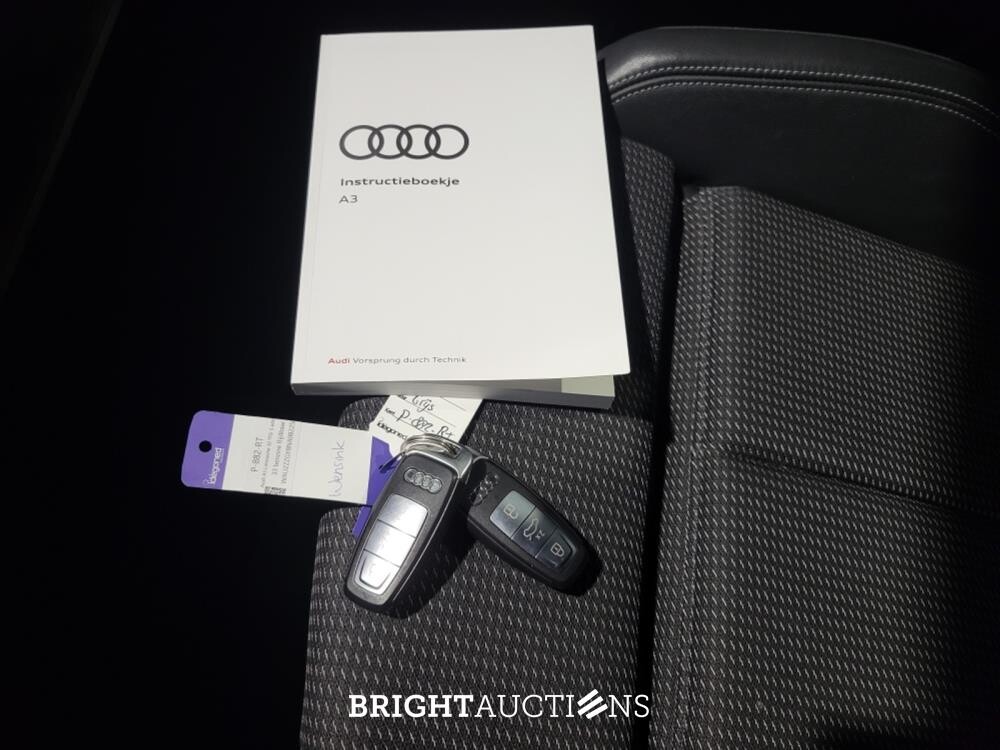 Audi A3 Limousine 30 S edition TFSI 110pk 2022 (Origineel-NL), P-882-RT