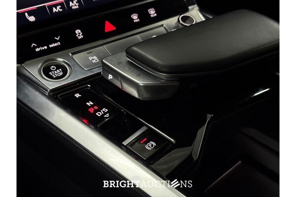 Audi e-tron 55 Advanced edition Quattro 95 kWh 2021 (Origineel-NL), N-537-VD