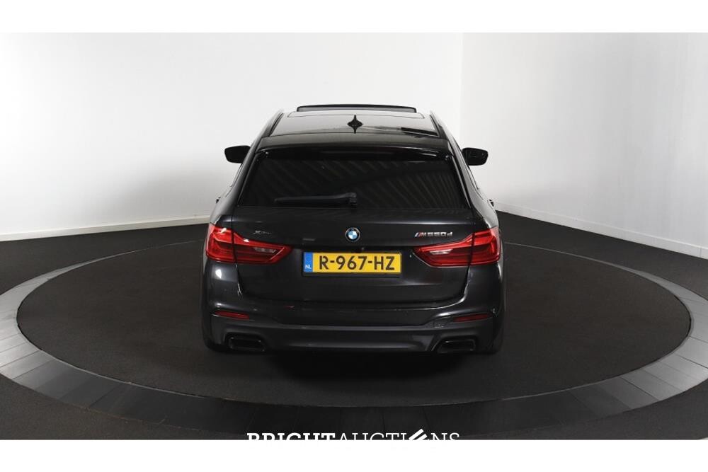 BMW M550d xDrive 5 Serie High Executive 399pk 2019 5-Serie, R-967-HZ