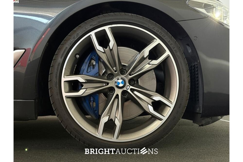 BMW M550d xDrive 5 Serie High Executive 399pk 2019 5-Serie, R-967-HZ
