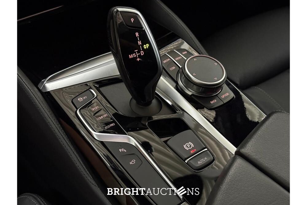 BMW M550d xDrive 5 Serie High Executive 399pk 2019 5-Serie, R-967-HZ